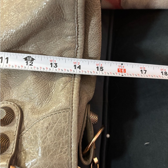 Beautiful Balenciaga taupe leather big 21 rose gold motorcycle purse bag - Picture 13 of 15